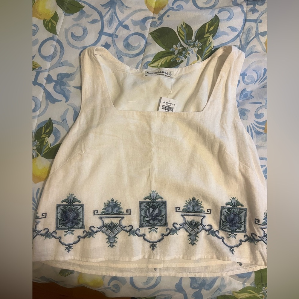 NWT Abercrombie square neck linen blend tank with embroidered blue detail